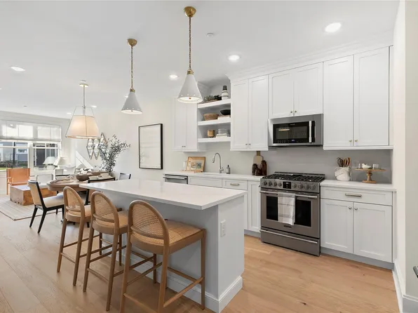 514 Emanuel Way #77, East Meadow, NY 11554