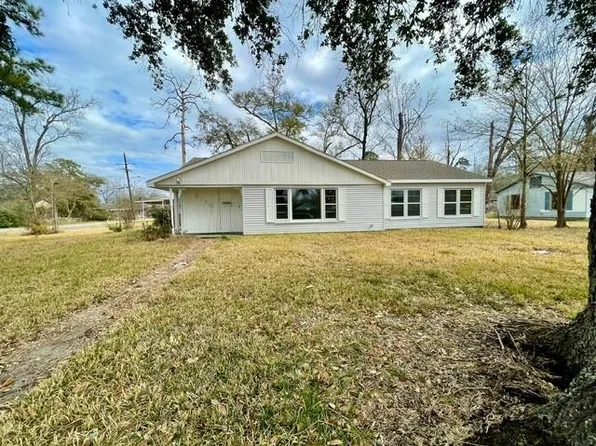 3190 Willowood Dr, Beaumont, TX 77703