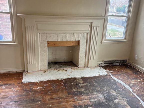 3rd image of 18937 Lindsay St