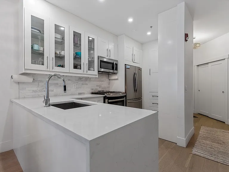 923 15th Ave SW #407 — Photo 6