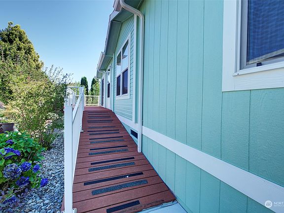 3rd image of 14727 43rd Avenue NE #58