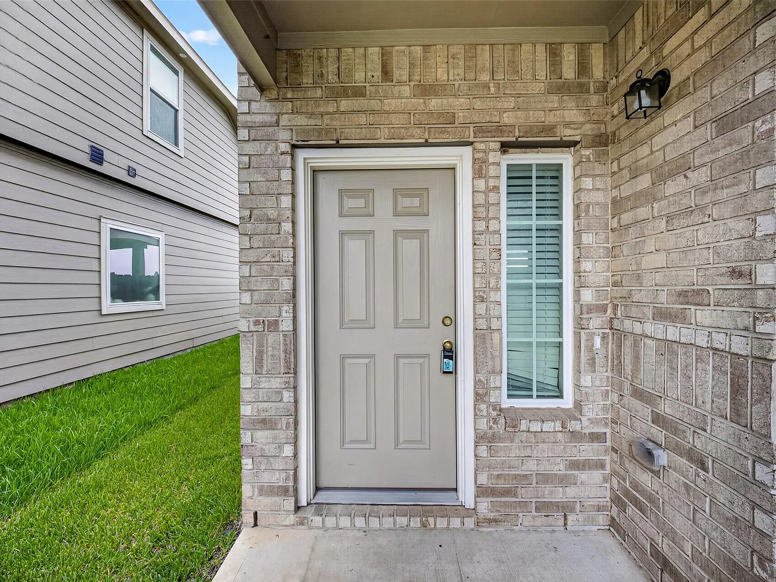 4 bed, 2.5 bath, 1945 sqft, $2,100 — Photo 3