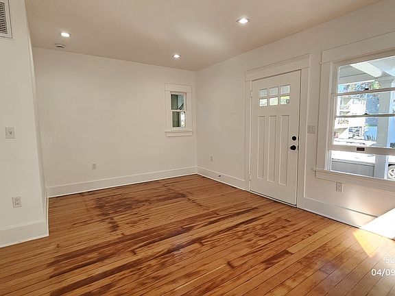 4th image of 522 Hill St