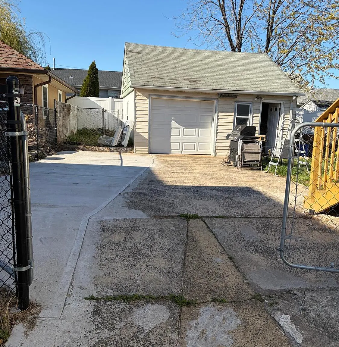 3 bed, 1.5 bath, $3,200 — Photo 2