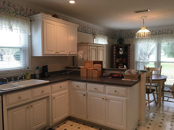 3rd image of 4013 Kilarney Cir