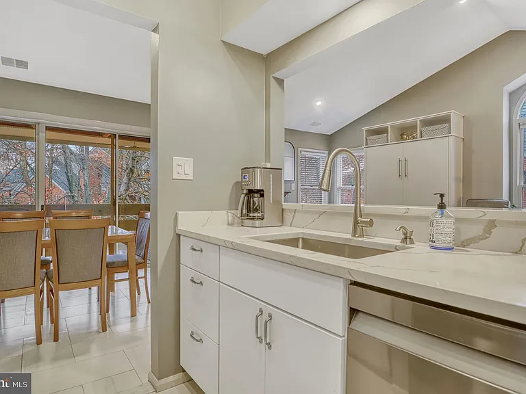 7598 N Lakeside Village Dr — Photo 10