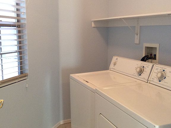 Washer/Dryer included