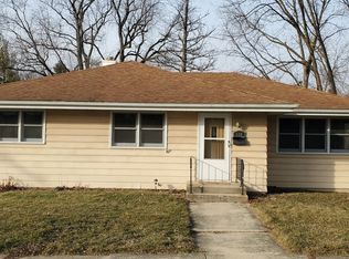 540 E 17th St, Lockport, IL 60441