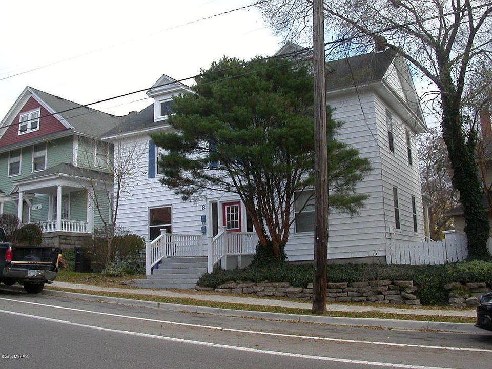1st image of 8 Union Ave NE