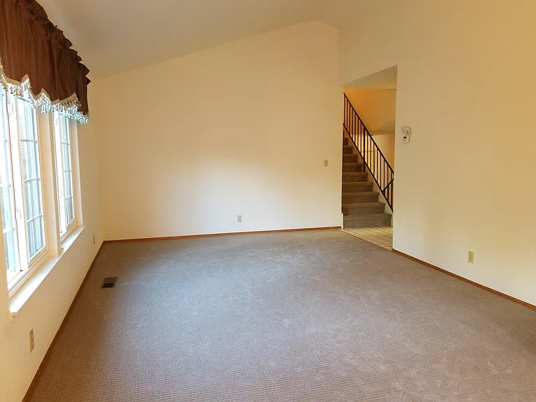 6385 Vicanna Dr — Photo 15