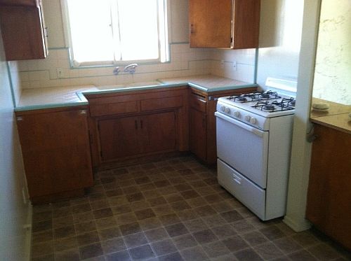 3rd image of 821 Centinela Ave APT 01