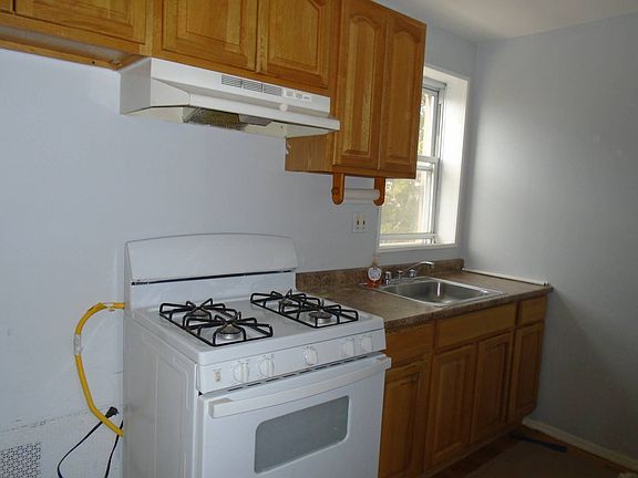 5th image of 8 Cyrus Ave #1752