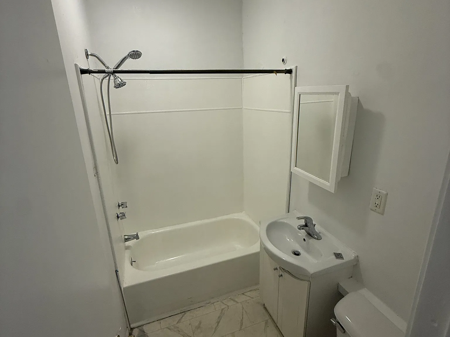 1127 Ross Ave. - Unit 2 — Photo 3