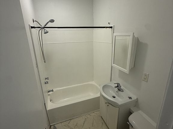 3rd image of 1127 Ross Ave APT 2