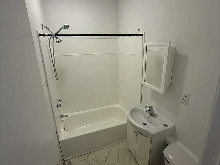 1127 Ross Ave #2 — Photo 3
