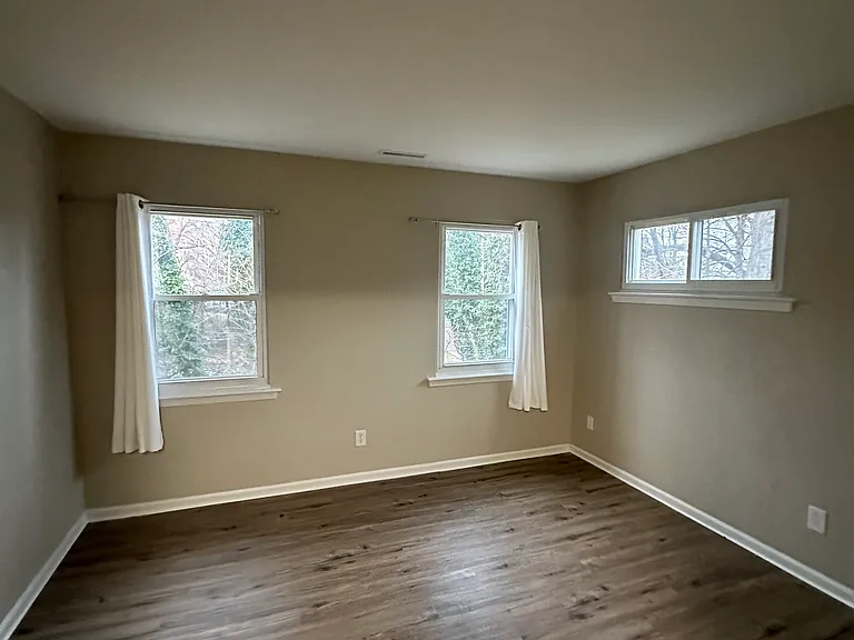 10 Cedar Ave #F — Photo 4