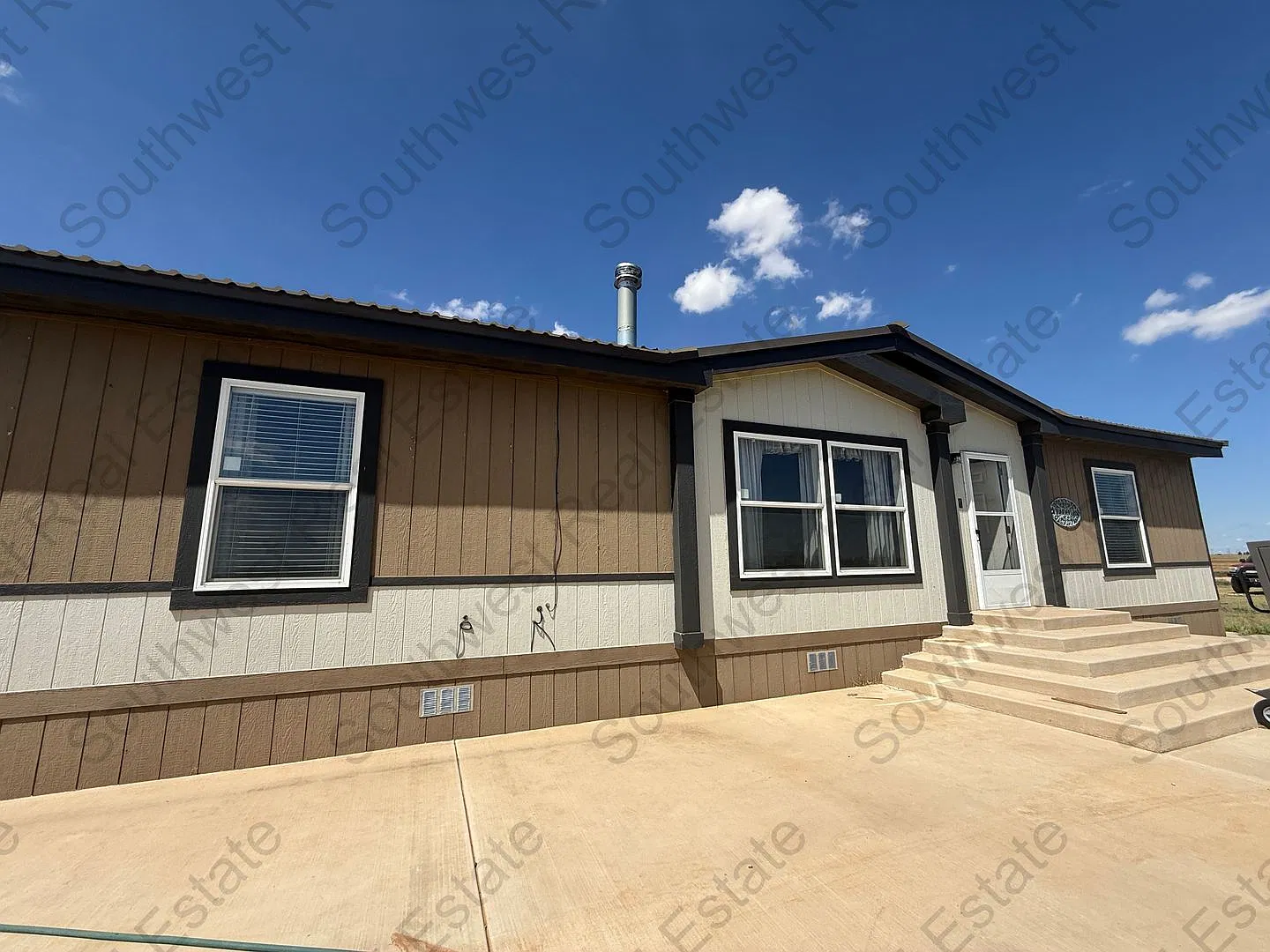 Spacious 3 bedroom 2 bath home — Photo 2