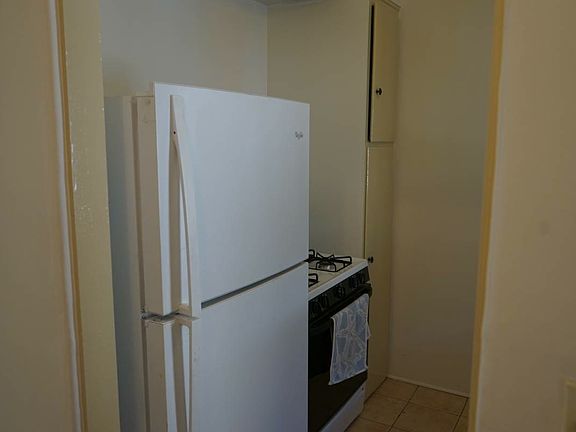 5th image of 164 N Oak Knoll Ave APT 8