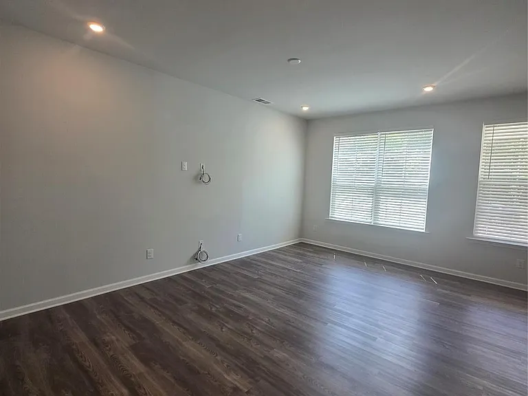 5240 Kinsbridge Dr — Photo 13