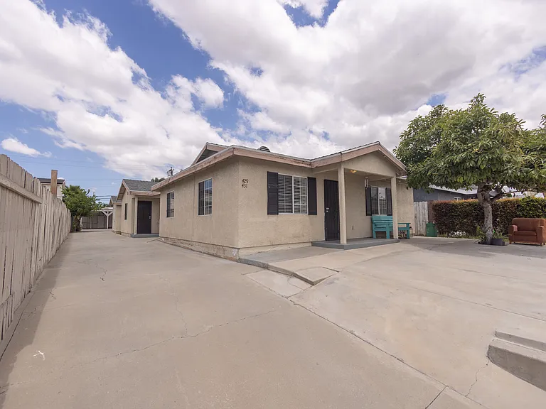429 S Ferris Ave — Photo 2