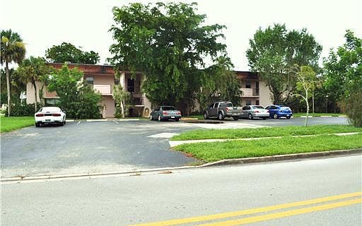 1st image of 5530 Lakewood Cir N APT 711