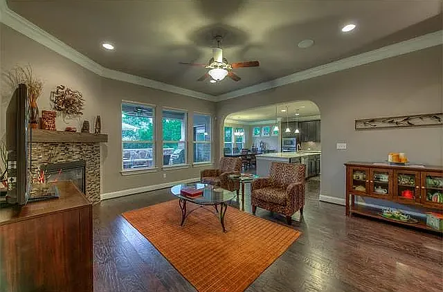 3 bed, 2.5 bath, 2531 sqft, $3,000 — Photo 3