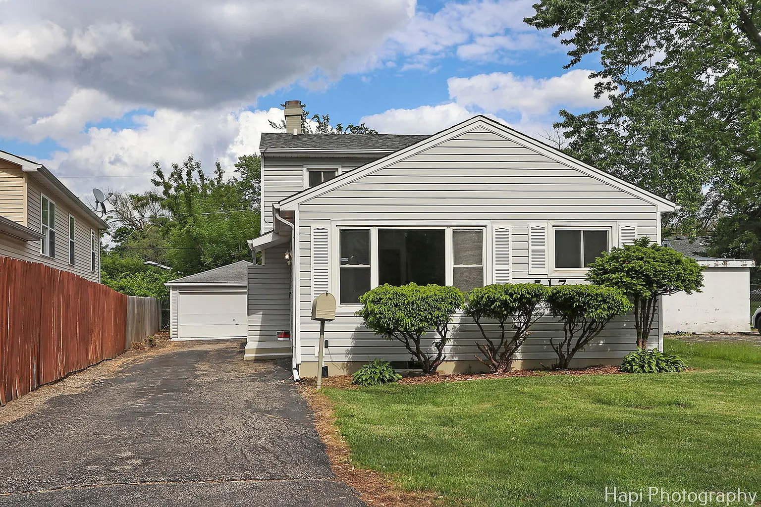 517 Grandview Dr photo 1