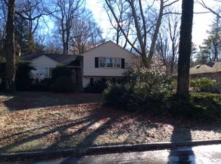 455 Whitewood Rd, Englewood, NJ 07631