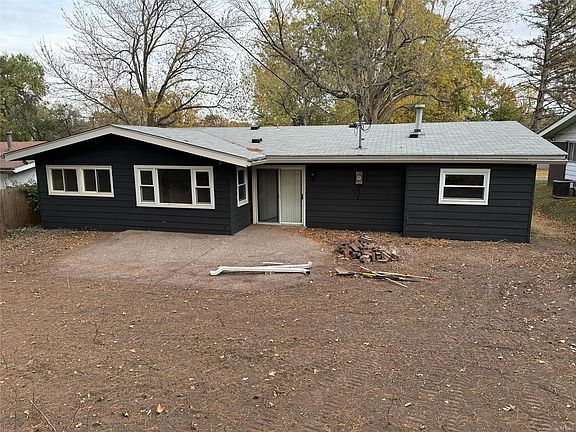 2nd image of 385 Waterford Dr