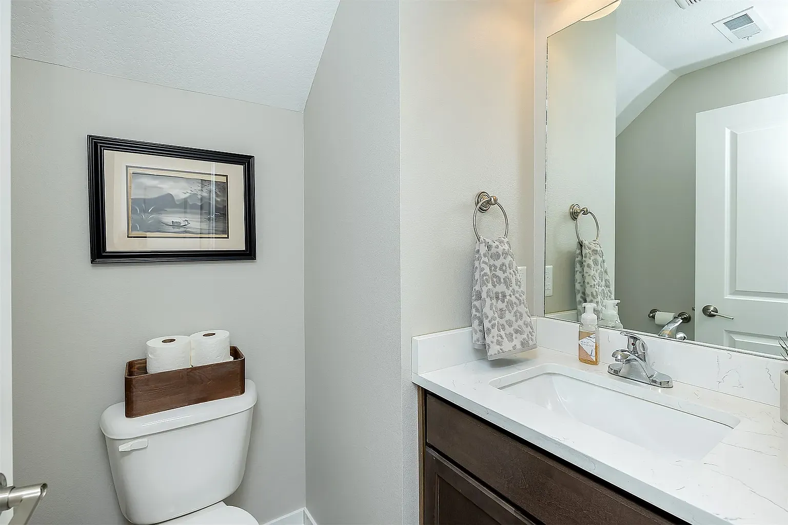 3 bed, 2.5 bath, 1617 sqft, $1,800 — Photo 1