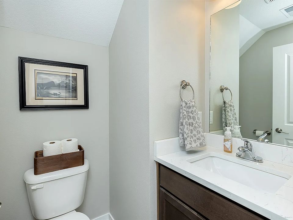 1st image of 220 Amberwood Dr