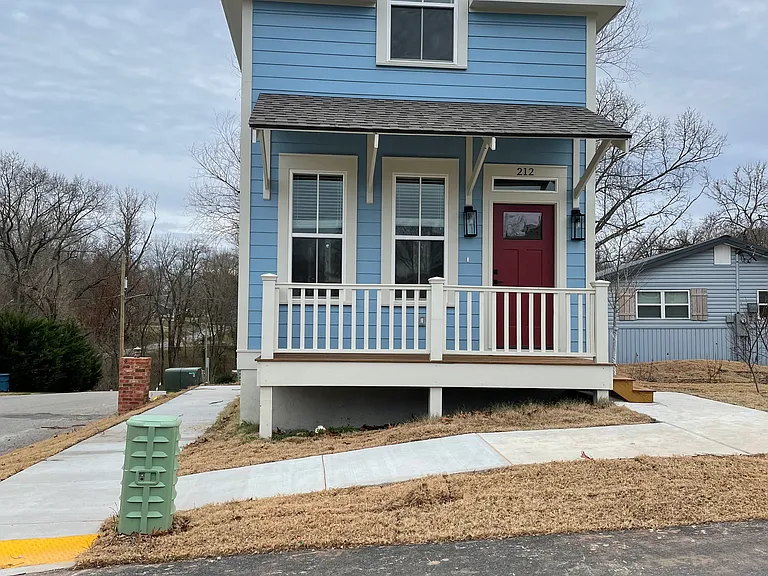 212 NE Briartown Mews — Photo 1