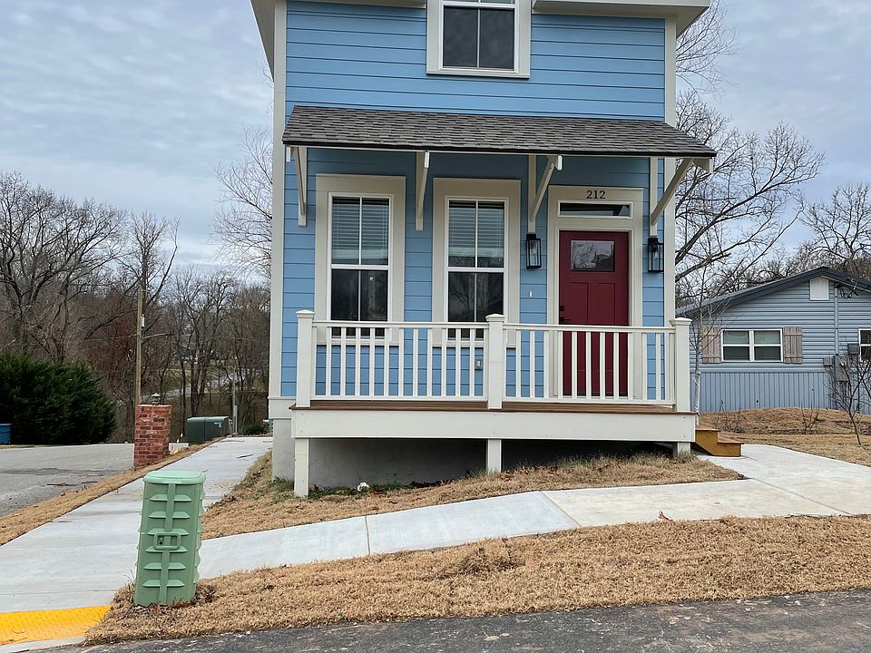 1st image of 212 NE Briartown Mews