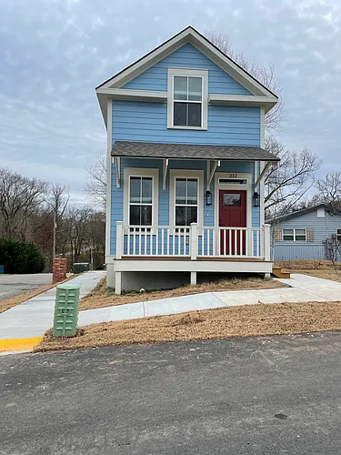 212 NE Briartown Mews Photo 1