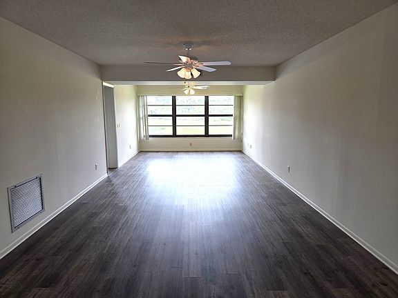 4th image of 21 Plantation Dr #1-1-202