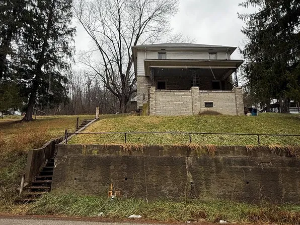 142 Pennsylvania Ave., Cameron, WV 26033