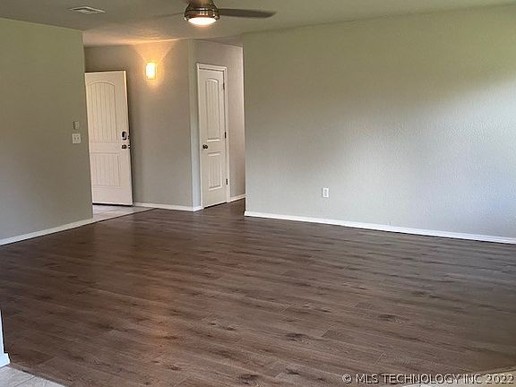 5th image of 326 E 136th Pl