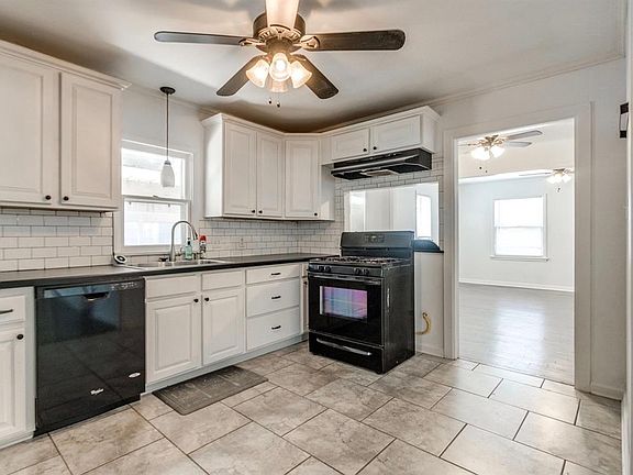 3rd image of 2608 NE 21st St