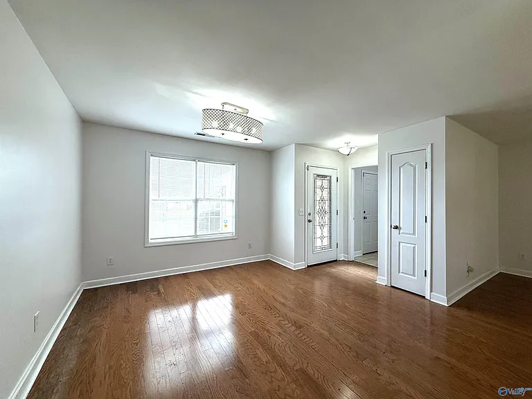322 Eagle Ridge Dr — Photo 5