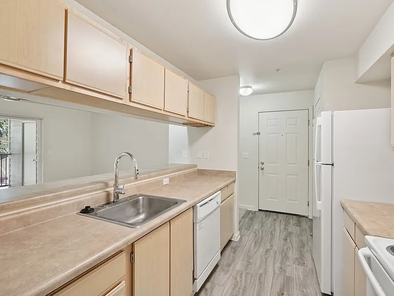 Oak Tree Apartments — Photo 71