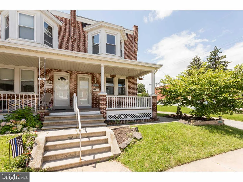 1006 James St photo 1