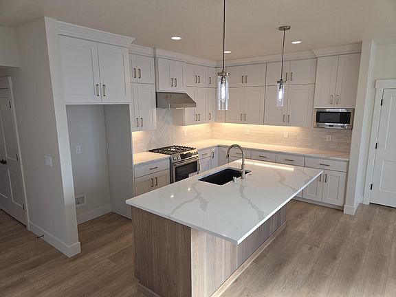 4th image of 2205 W Cascade Way