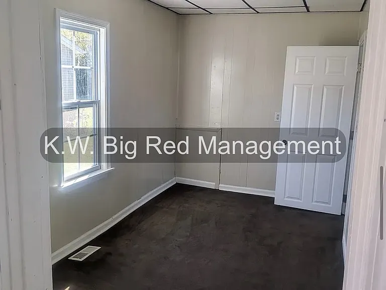 516 Sherley St — Photo 6