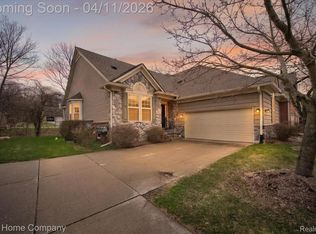 626 Rachel Ln, Milford, MI