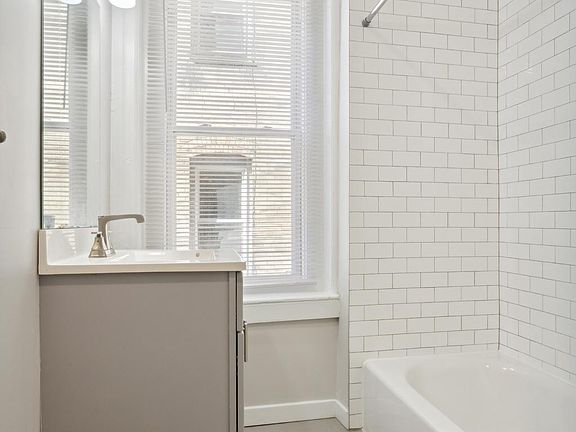 5th image of 4300-22 Chestnut St #212R