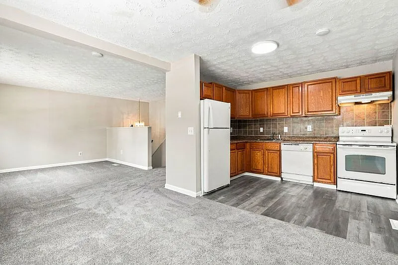 5 bed, 2.0 bath, $2,000 — Photo 4