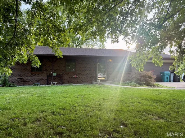 407 S Smith St, Smithton, IL 62285