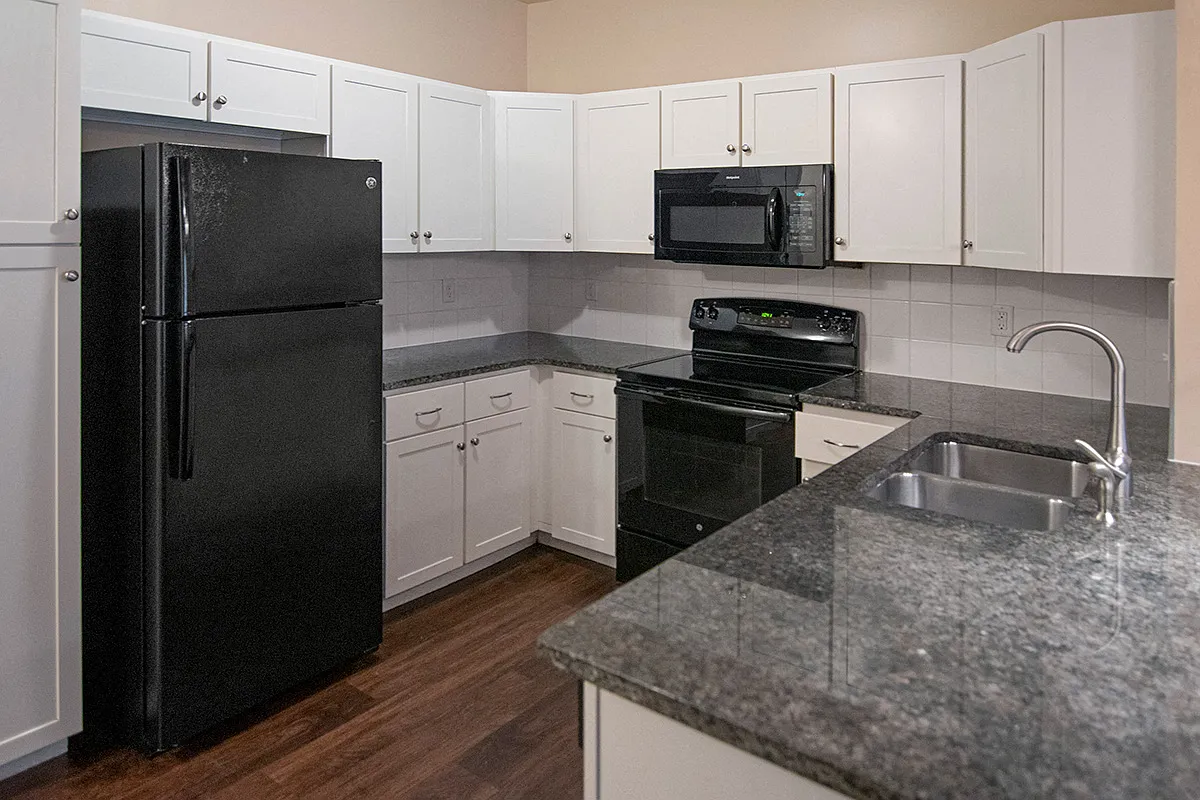 Brooks Edge Apartments — Photo 1