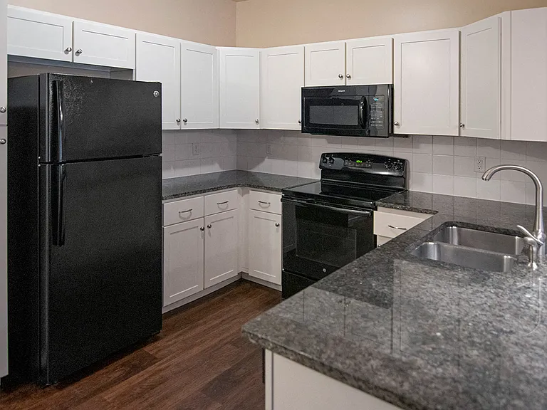 Brooks Edge Apartments — Photo 1