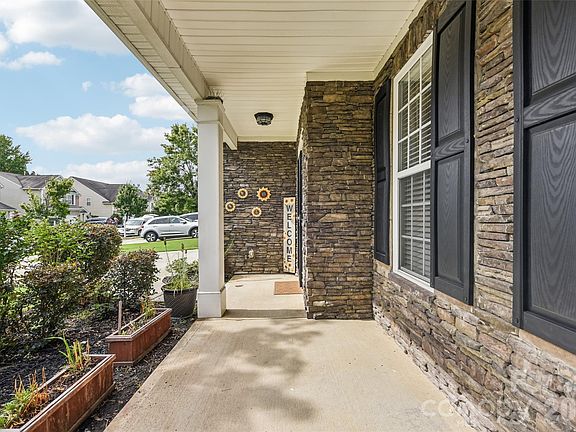 3rd image of 3351 Streamside Dr